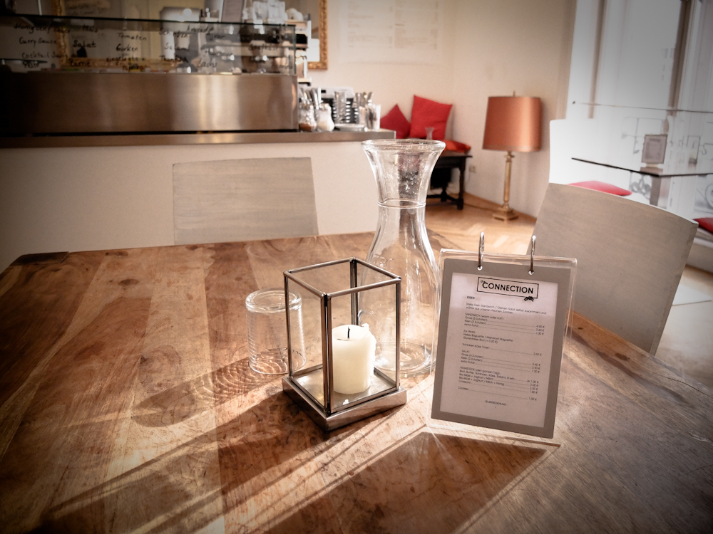 theConnetcion_02.jpg - 10028360.1